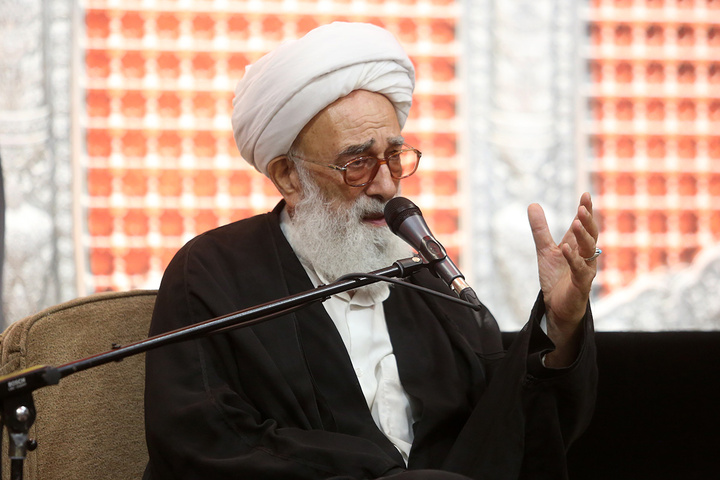 بزرگداشت رهبر شهید از سوی آیت‌الله مکارم شیرازی در حرم مطهر