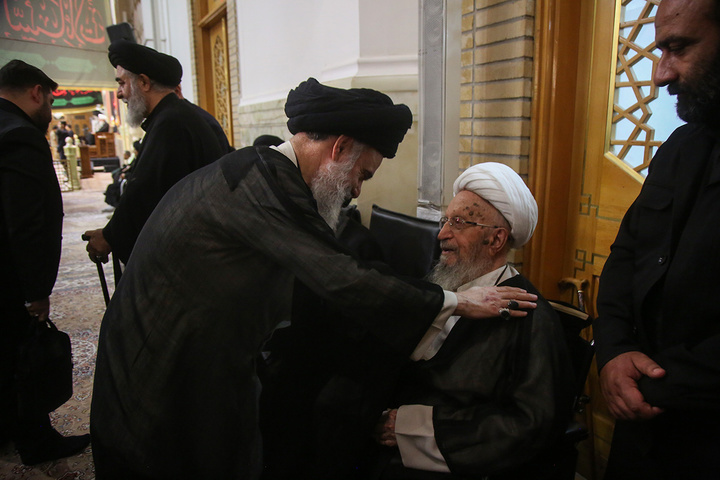 بزرگداشت رهبر شهید از سوی آیت‌الله مکارم شیرازی در حرم مطهر