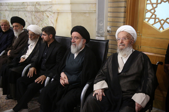 بزرگداشت رهبر شهید از سوی آیت‌الله مکارم شیرازی در حرم مطهر