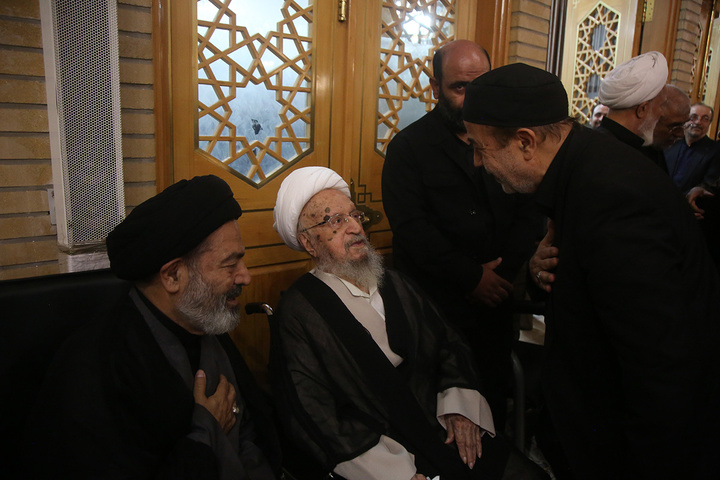 بزرگداشت رهبر شهید از سوی آیت‌الله مکارم شیرازی در حرم مطهر
