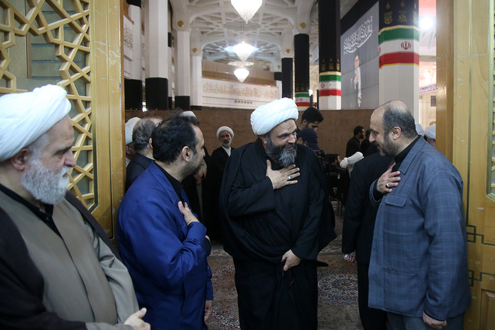 بزرگداشت رهبر شهید از سوی آیت‌الله مکارم شیرازی در حرم مطهر