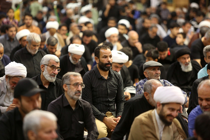 بزرگداشت رهبر شهید از سوی آیت‌الله مکارم شیرازی در حرم مطهر