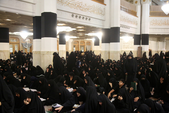 بزرگداشت رهبر شهید از سوی آیت‌الله مکارم شیرازی در حرم مطهر