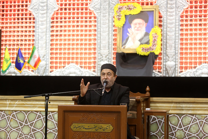بزرگداشت رهبر شهید از سوی آیت‌الله مکارم شیرازی در حرم مطهر
