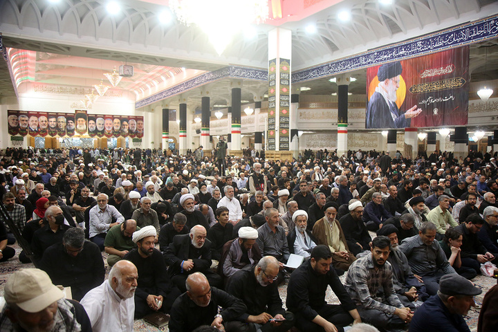 بزرگداشت رهبر شهید از سوی آیت‌الله مکارم شیرازی در حرم مطهر