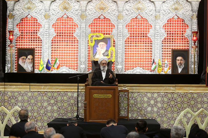 بزرگداشت رهبر شهید از سوی آیت‌الله مکارم شیرازی در حرم مطهر