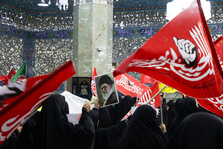 عزاداری بانوان افغانستانی برای قائد شهید امت در حرم بانوی کرامت