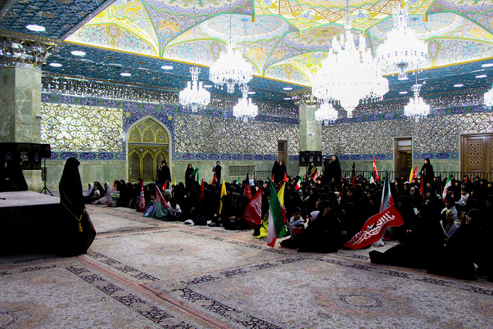 عزاداری بانوان افغانستانی برای قائد شهید امت در حرم بانوی کرامت