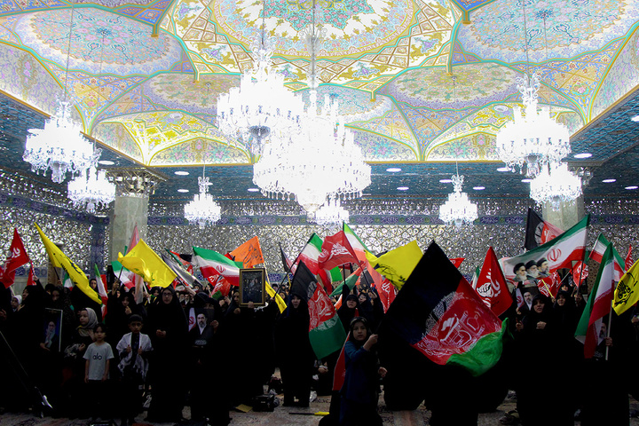عزاداری بانوان افغانستانی برای قائد شهید امت در حرم بانوی کرامت