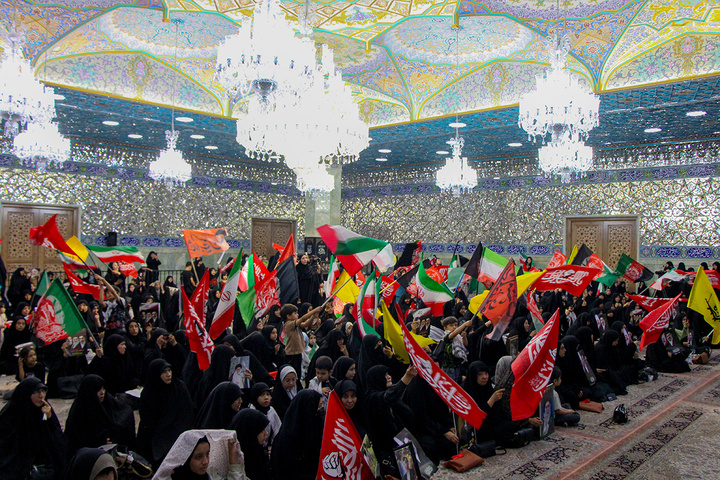 عزاداری بانوان افغانستانی برای قائد شهید امت در حرم بانوی کرامت