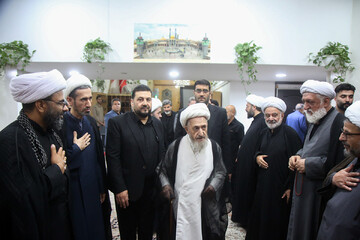 بزرگداشت رهبر شهید از سوی آیت‌الله سبحانی در حرم بانوی کرامت