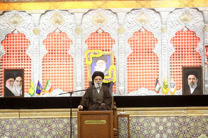 بزرگداشت رهبر شهید از سوی آیت‌الله سبحانی در حرم بانوی کرامت