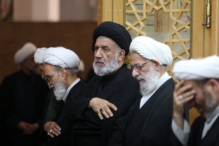 بزرگداشت رهبر شهید از سوی آیت‌الله سبحانی در حرم بانوی کرامت