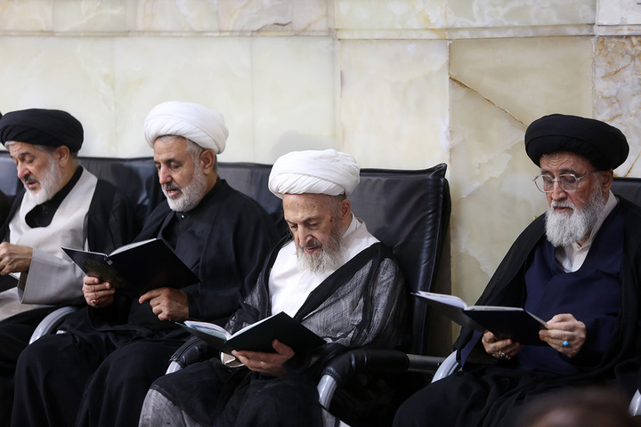 بزرگداشت رهبر شهید از سوی آیت‌الله سبحانی در حرم بانوی کرامت