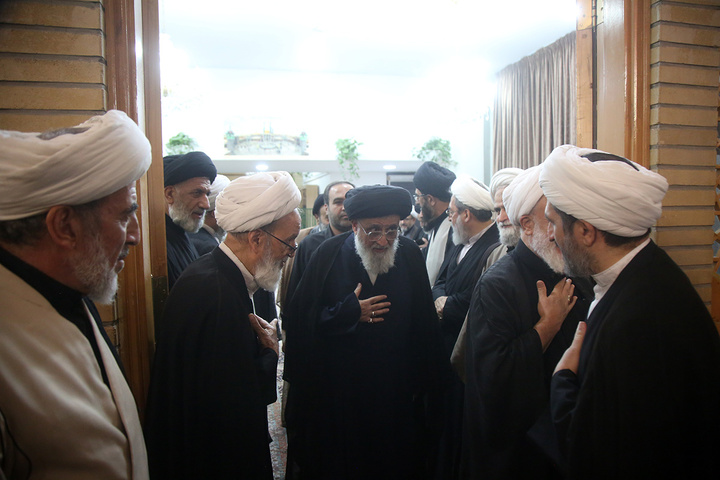 بزرگداشت رهبر شهید از سوی آیت‌الله سبحانی در حرم بانوی کرامت