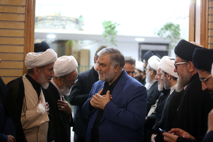 بزرگداشت رهبر شهید از سوی آیت‌الله سبحانی در حرم بانوی کرامت