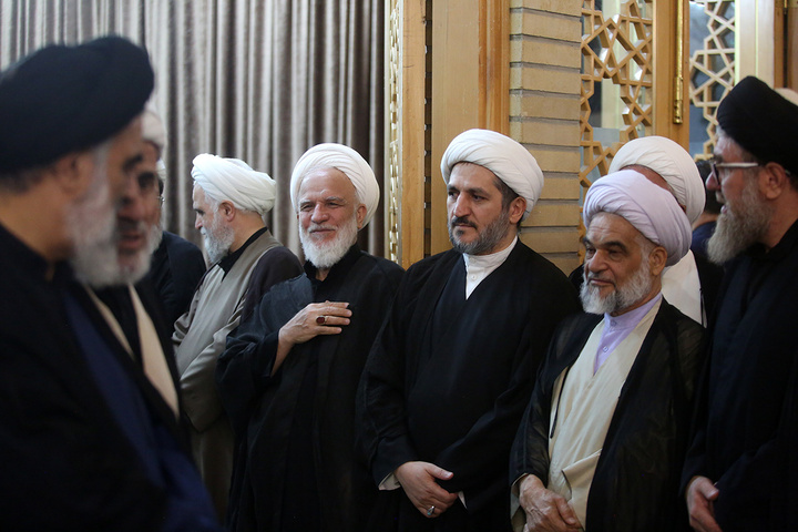 بزرگداشت رهبر شهید از سوی آیت‌الله سبحانی در حرم بانوی کرامت