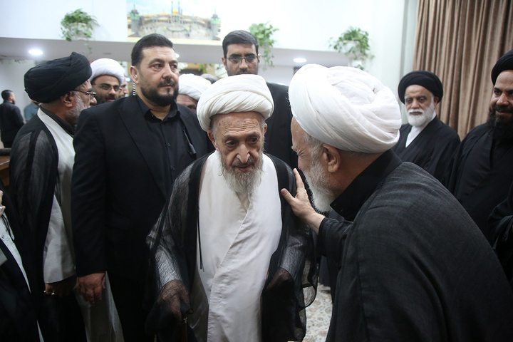 بزرگداشت رهبر شهید از سوی آیت‌الله سبحانی در حرم بانوی کرامت