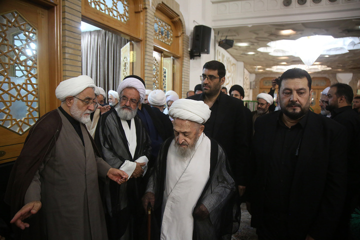 بزرگداشت رهبر شهید از سوی آیت‌الله سبحانی در حرم بانوی کرامت