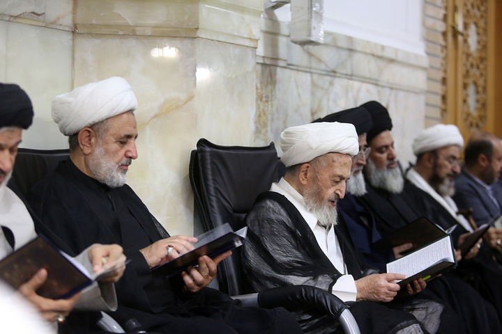 بزرگداشت رهبر شهید از سوی آیت‌الله سبحانی در حرم بانوی کرامت