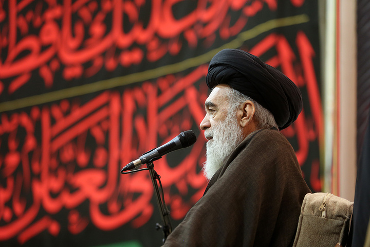 بزرگداشت رهبر شهید از سوی آیت‌الله سبحانی در حرم بانوی کرامت