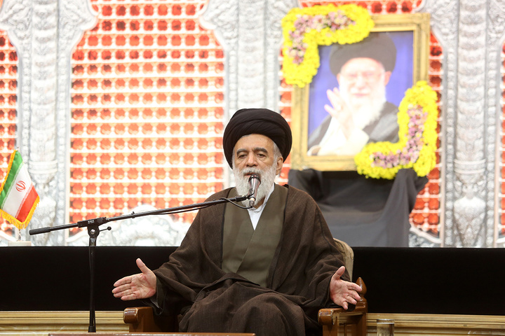 بزرگداشت رهبر شهید از سوی آیت‌الله سبحانی در حرم بانوی کرامت
