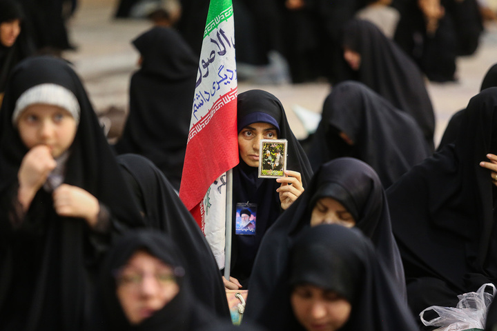 بزرگداشت رهبر شهید از سوی آیت‌الله سبحانی در حرم بانوی کرامت
