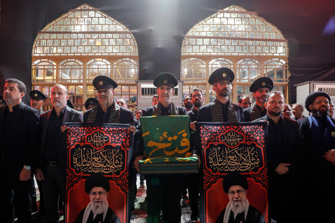 تشرف کاروان خدام حرم امام رضا علیه‌السلام به حرم امامین کاظمین