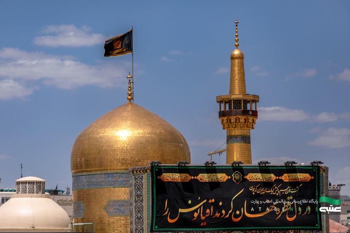 کتیبه‌آرایی حرم مطهر رضوی در آستانه دهه پایانی ماه صفر