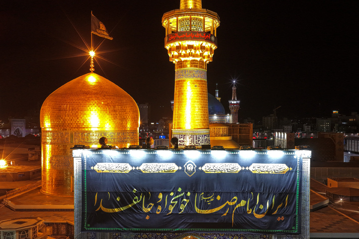 حرم مطهر رضوی در شب رحلت پیامبر اکرم و شهادت امام حسن مجتبی علیهم‌السلام