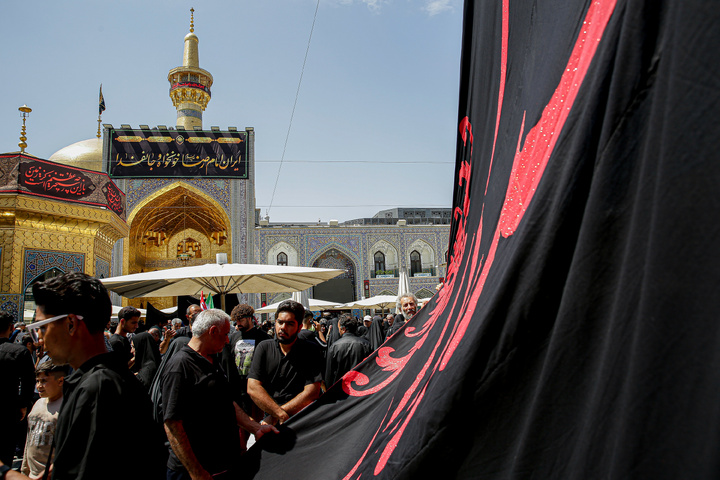 حرم مطهر رضوی در روز شهادت پیامبر اکرم و امام حسن مجتبی علیهم‌السلام