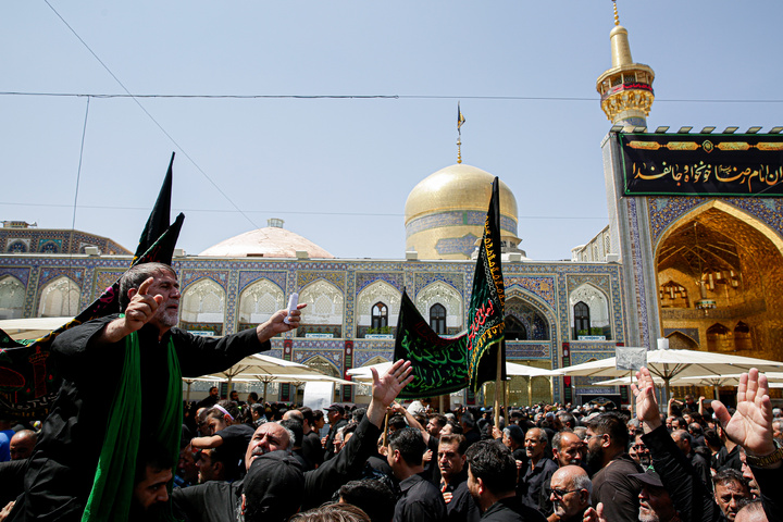 حرم مطهر رضوی در روز شهادت پیامبر اکرم و امام حسن مجتبی علیهم‌السلام