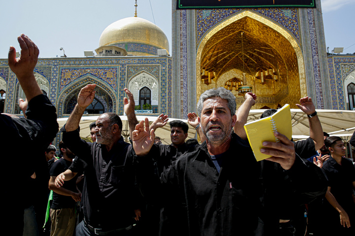حرم مطهر رضوی در روز شهادت پیامبر اکرم و امام حسن مجتبی علیهم‌السلام