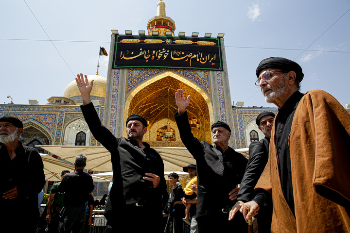 حرم مطهر رضوی در روز شهادت پیامبر اکرم و امام حسن مجتبی علیهم‌السلام