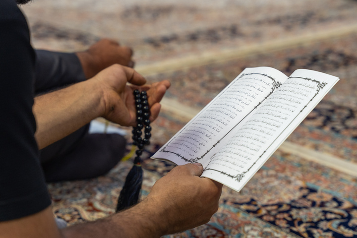 قرائت زیارت حضرت رسول(ص) از بعید در حرم حضرت معصومه(س)
