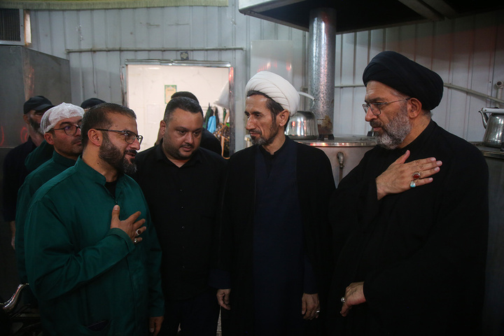 بازدید معاون فرهنگی و مدیرعالی حرم حضرت معصومه (س) از خدمت‌رسانی مواکب به زائران