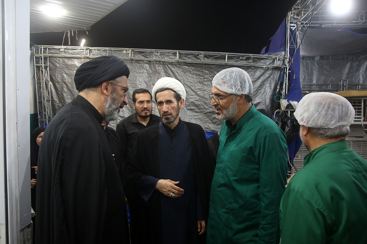 بازدید معاون فرهنگی و مدیرعالی حرم حضرت معصومه (س) از خدمت‌رسانی مواکب به زائران