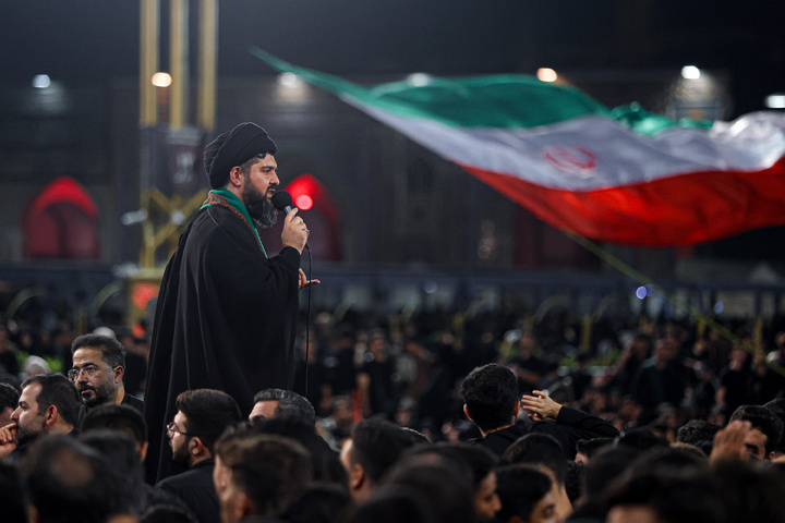 مراسم چهارپایه خوانی در حرم مطهر رضوی شب شهادت امام رضا علیه‌السلام