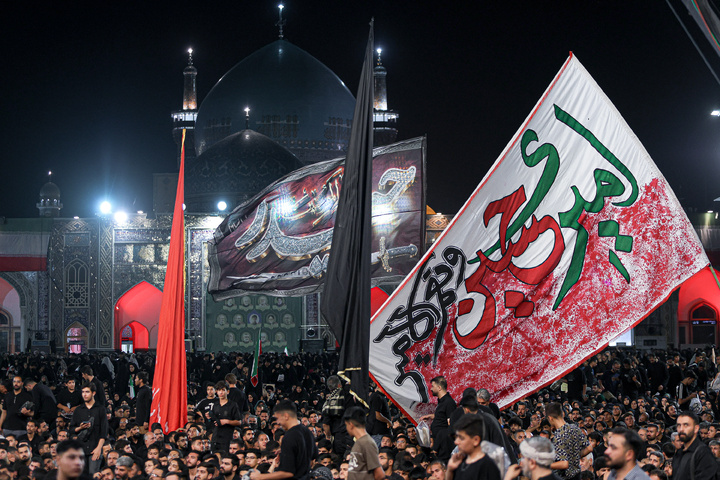 مراسم چهارپایه خوانی در حرم مطهر رضوی شب شهادت امام رضا علیه‌السلام