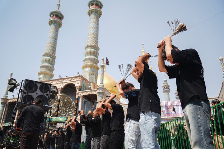 حضور دسته‌جات عزاداری شهادت امام رضا (ع) در حرم بانوی کرامت