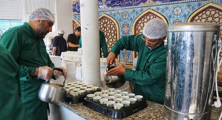 دلتنگی‌های خادمان چایخانه حرم برای خدمت به زائران