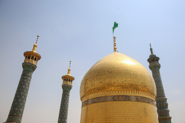 پرچم گنبد منور بانوی کرامت سبز شد