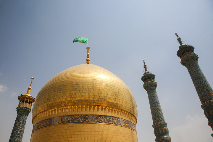 پرچم گنبد منور بانوی کرامت سبز شد