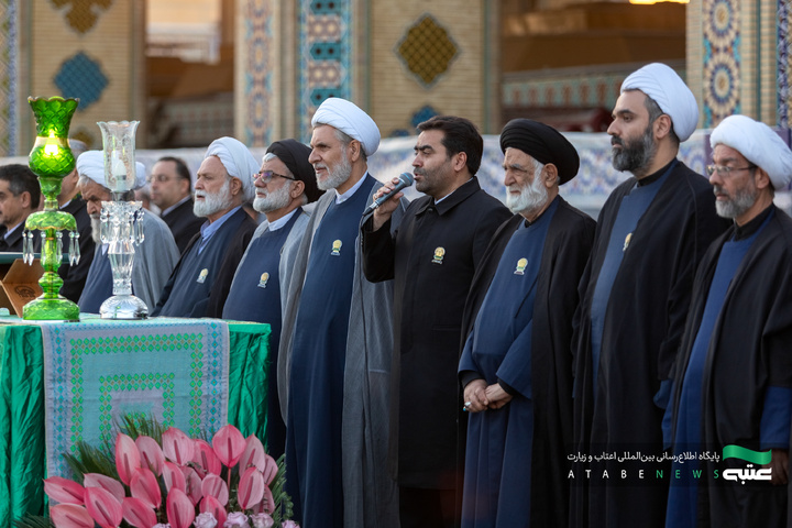 آیین تعویض پرچم گنبد و پوش ضریح مطهر رضوی