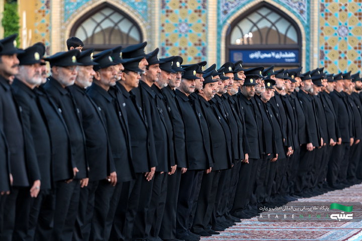 آیین تعویض پرچم گنبد و پوش ضریح مطهر رضوی