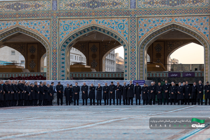 آیین تعویض پرچم گنبد و پوش ضریح مطهر رضوی