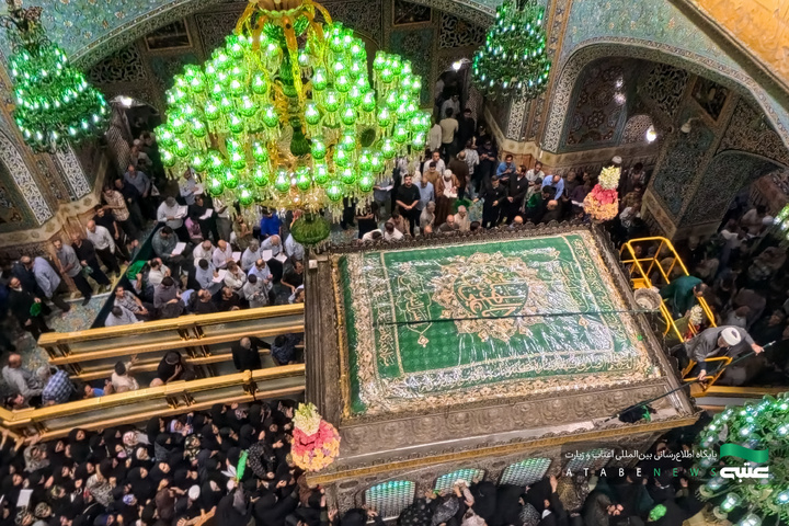 آیین تعویض پرچم گنبد و پوش ضریح مطهر رضوی