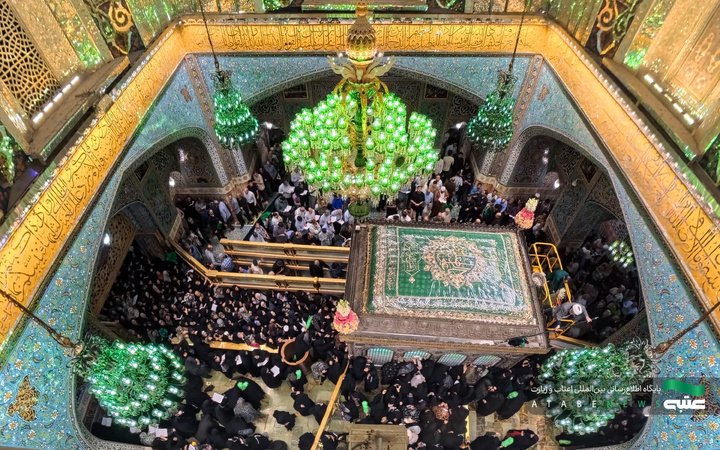 آیین تعویض پرچم گنبد و پوش ضریح مطهر رضوی