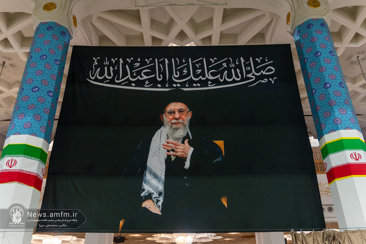 حرم بانوی کرامت غرق در یاد و نام رهبر شهید انقلاب شد
