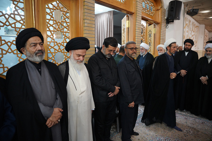 سنگ تمام مردم قم در بزرگداشت چهلمین روز تدفین آقای شهید ایران